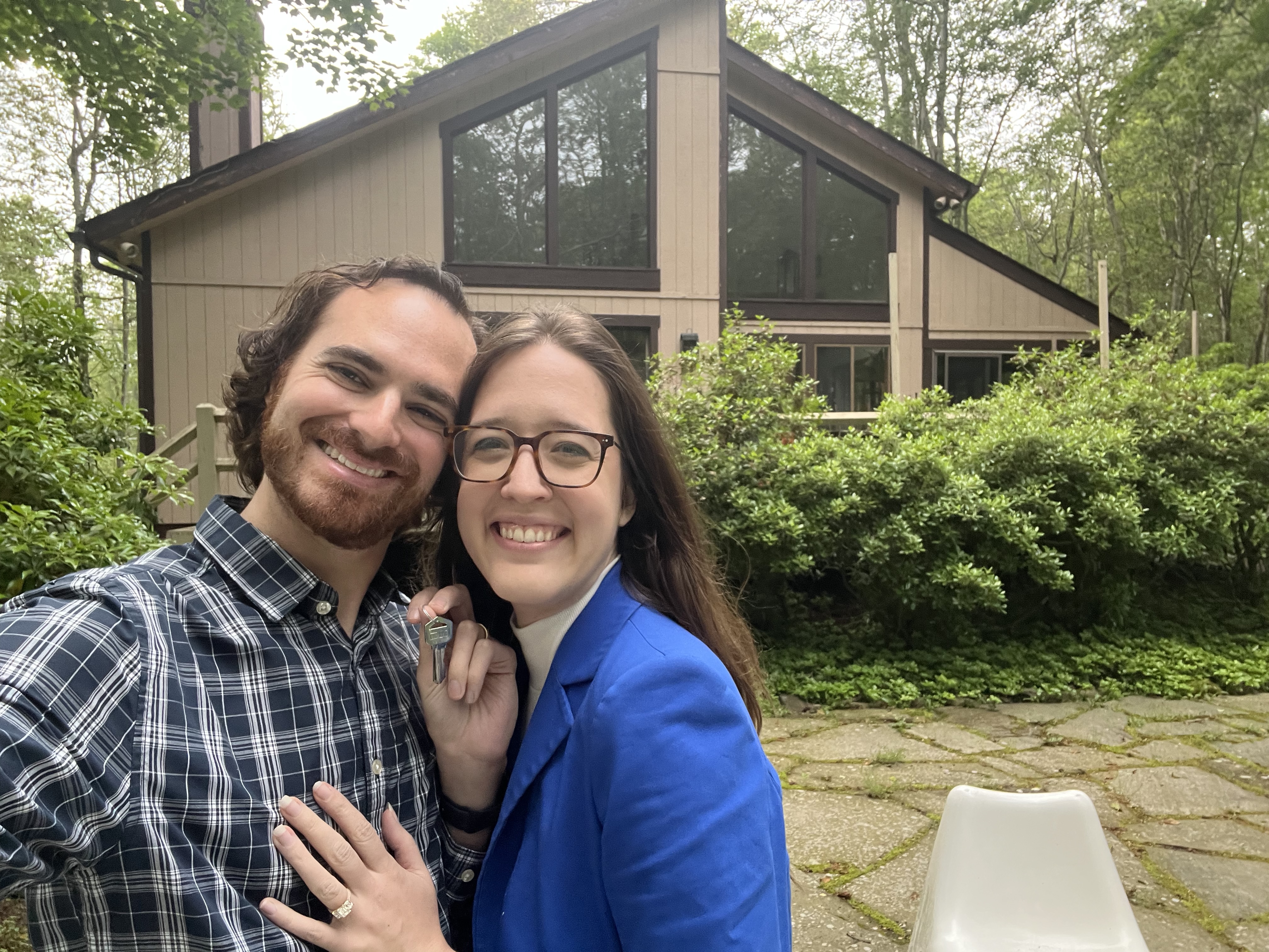 Couple in front of Sachermere house